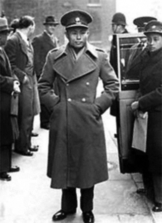 Bogyoke Aung San in London. (January 1947)